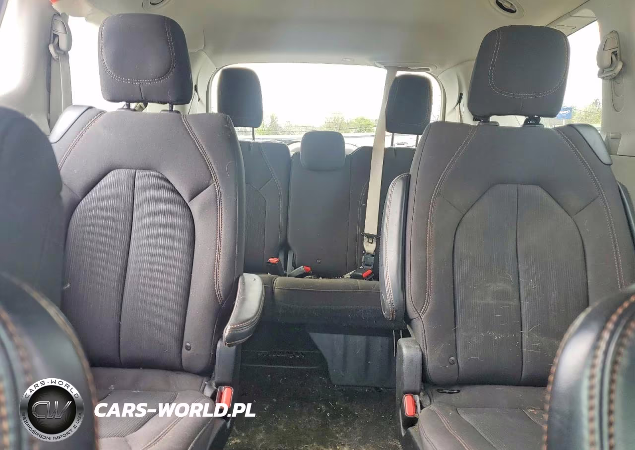 2019 Chrysler Pacifica Touring Plus VIN:2C4RC1FG9KR705235 - 10