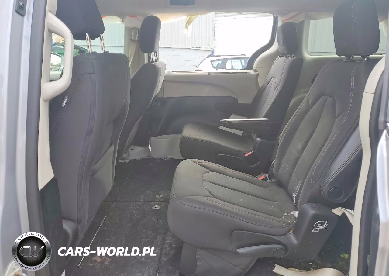 2019 Chrysler Pacifica Touring Plus VIN:2C4RC1FG9KR705235 - 11