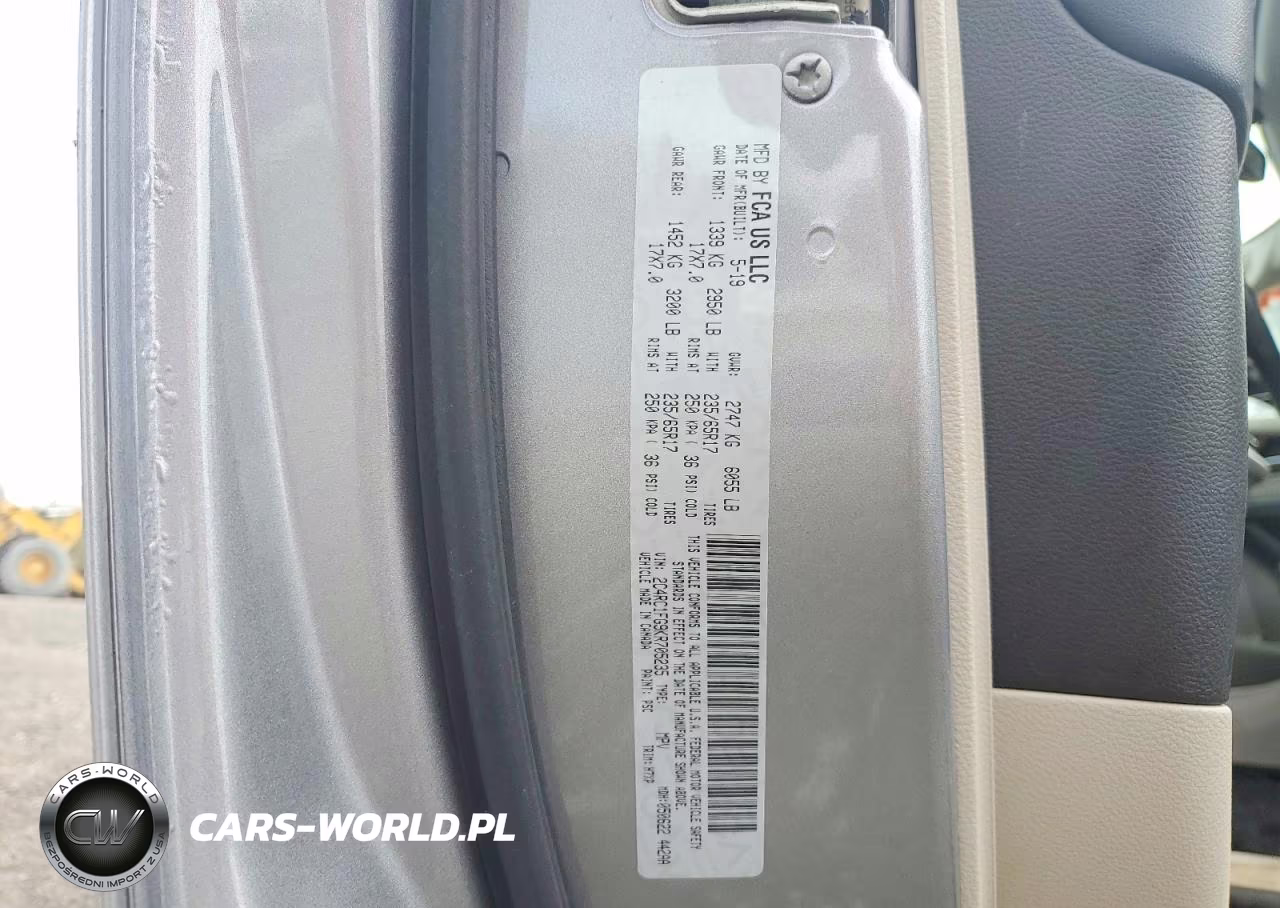 2019 Chrysler Pacifica Touring Plus VIN:2C4RC1FG9KR705235 - 13