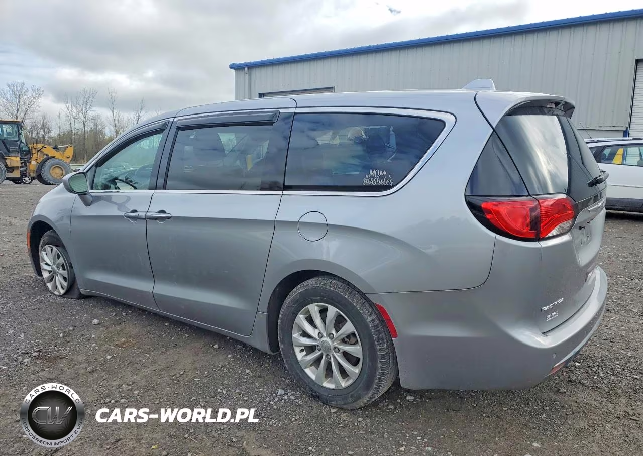 2019 Chrysler Pacifica Touring Plus VIN:2C4RC1FG9KR705235 - 2