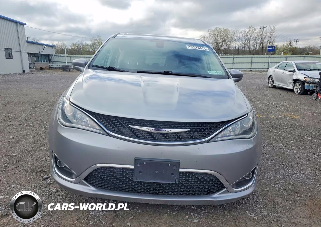 2019 Chrysler Pacifica Touring Plus VIN:2C4RC1FG9KR705235 - 5