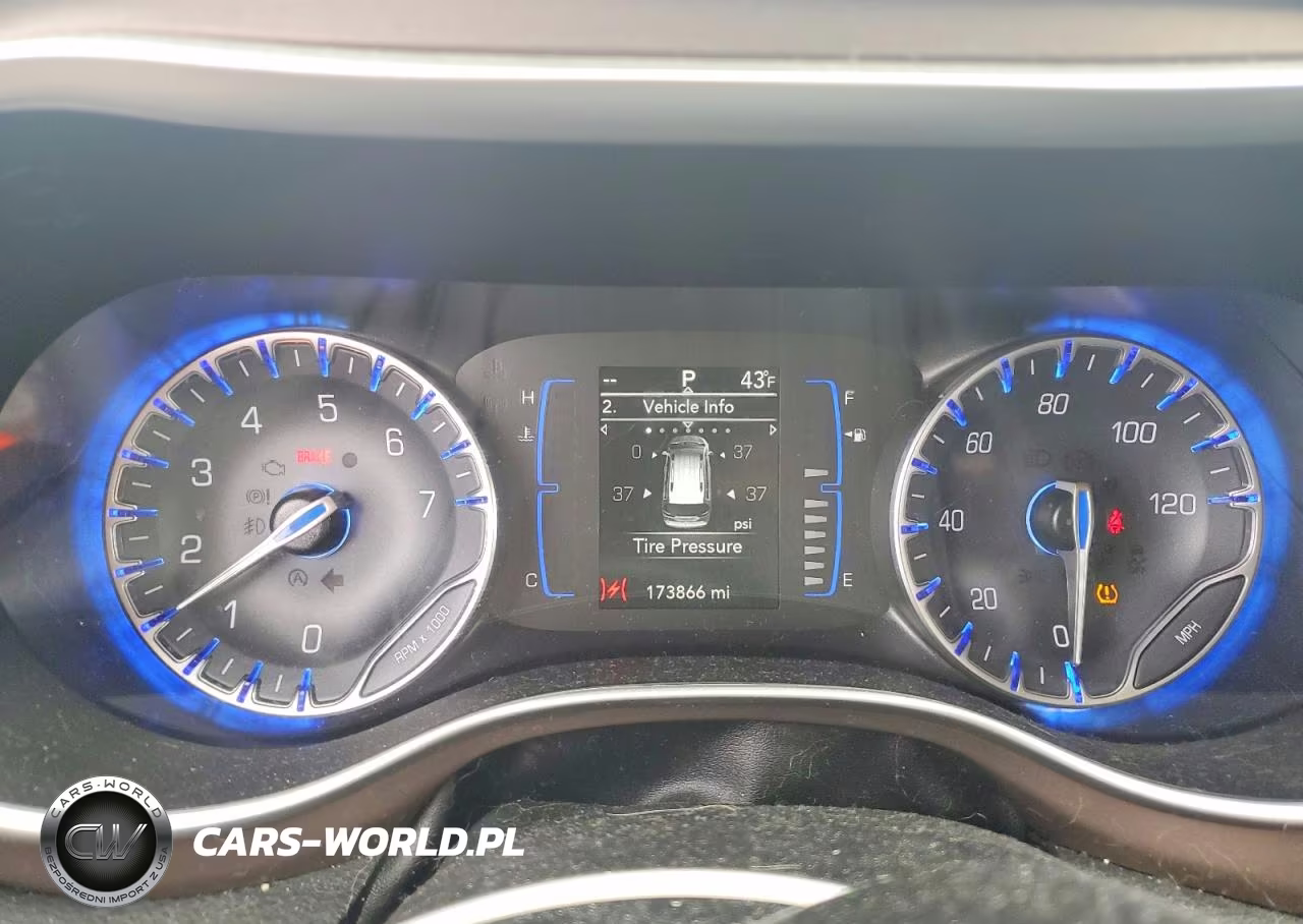 2019 Chrysler Pacifica Touring Plus VIN:2C4RC1FG9KR705235 - 9
