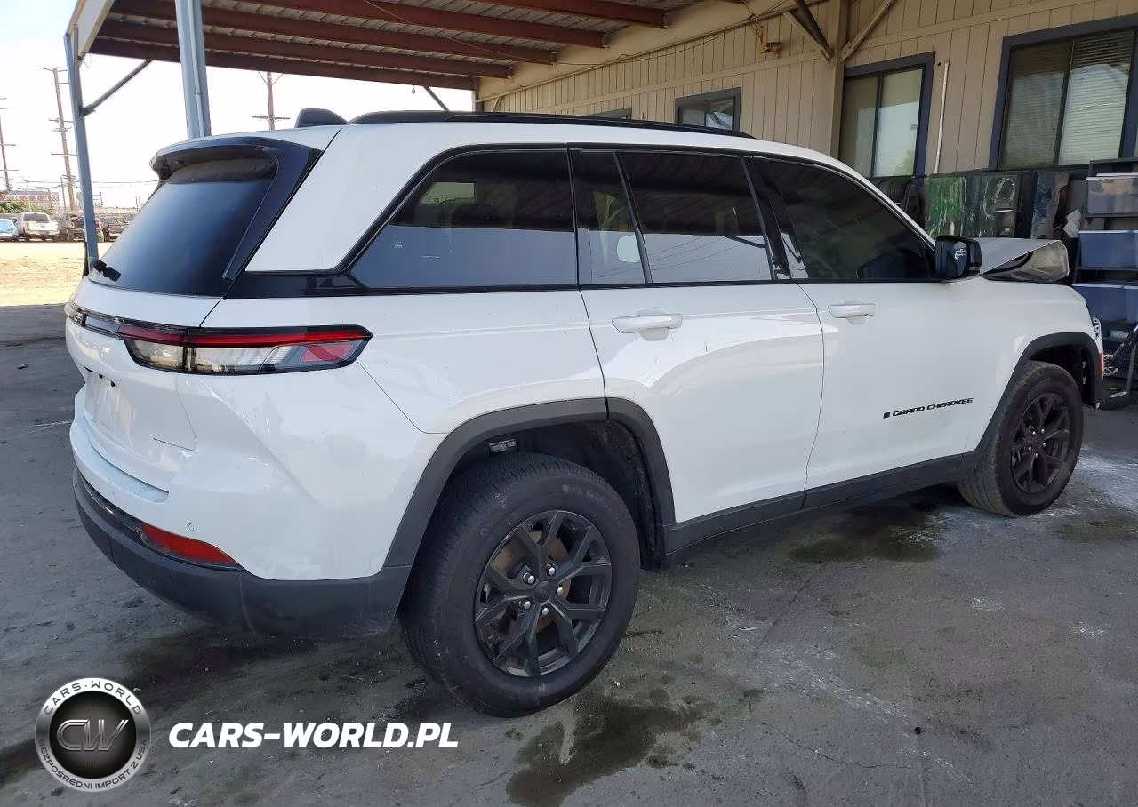 2025 Jeep Grand Cherokee Laredo VIN:1C4RJGAG6SC266262 - 3