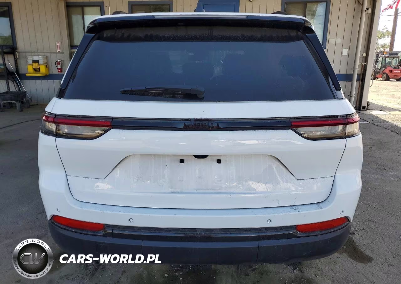 2025 Jeep Grand Cherokee Laredo VIN:1C4RJGAG6SC266262 - 6