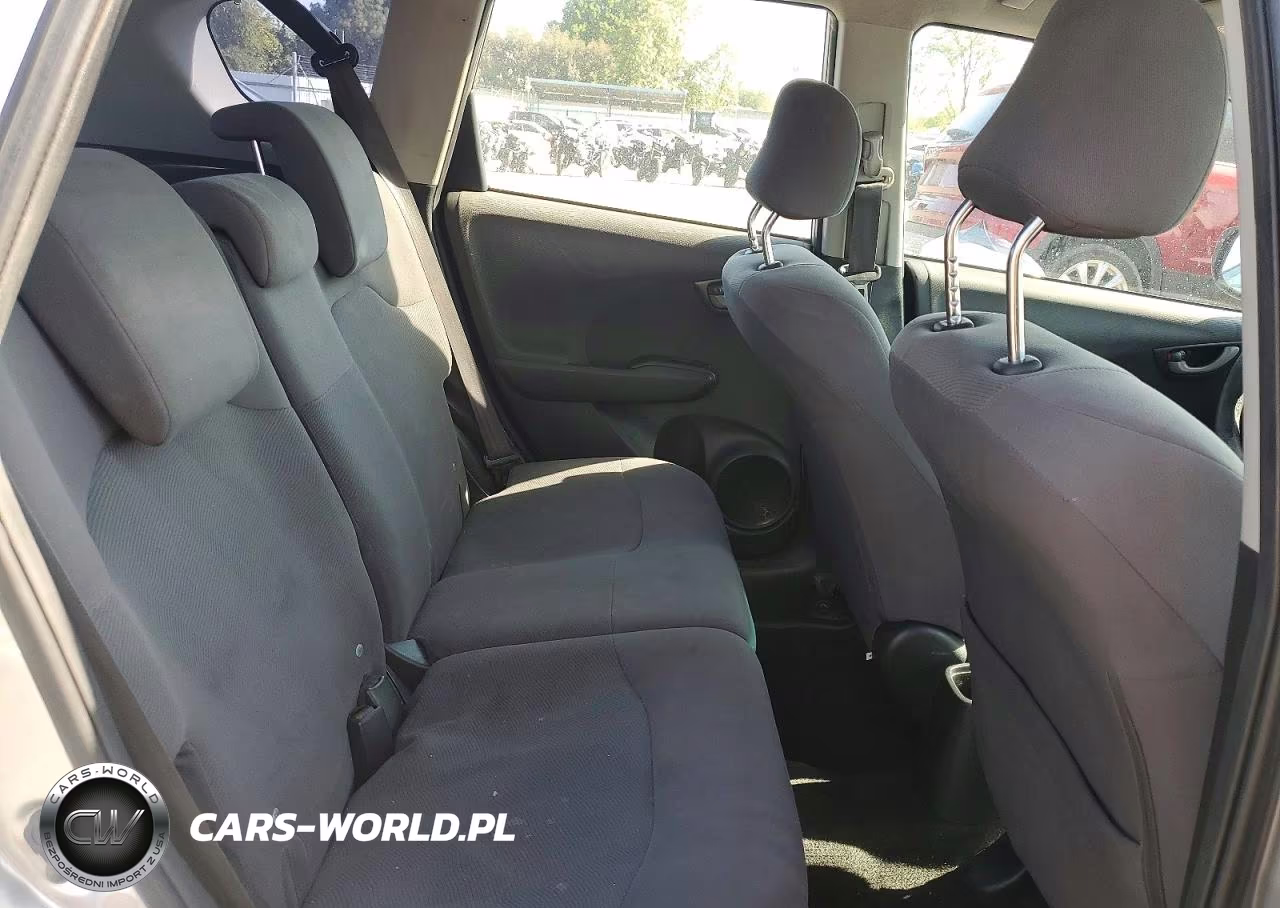 2011 Honda Fit VIN:JHMGE8H34BC023309 - 10