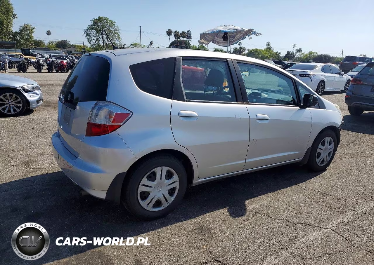 2011 Honda Fit VIN:JHMGE8H34BC023309 - 3