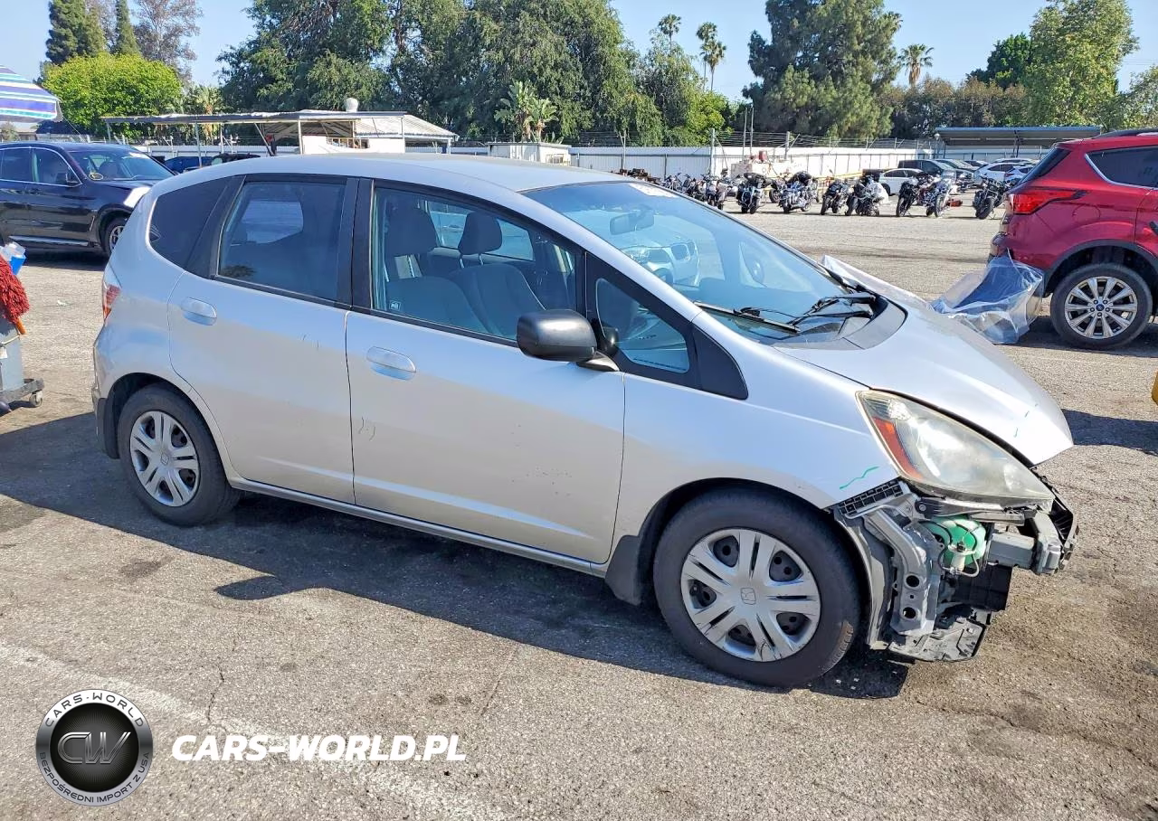 2011 Honda Fit VIN:JHMGE8H34BC023309 - 4