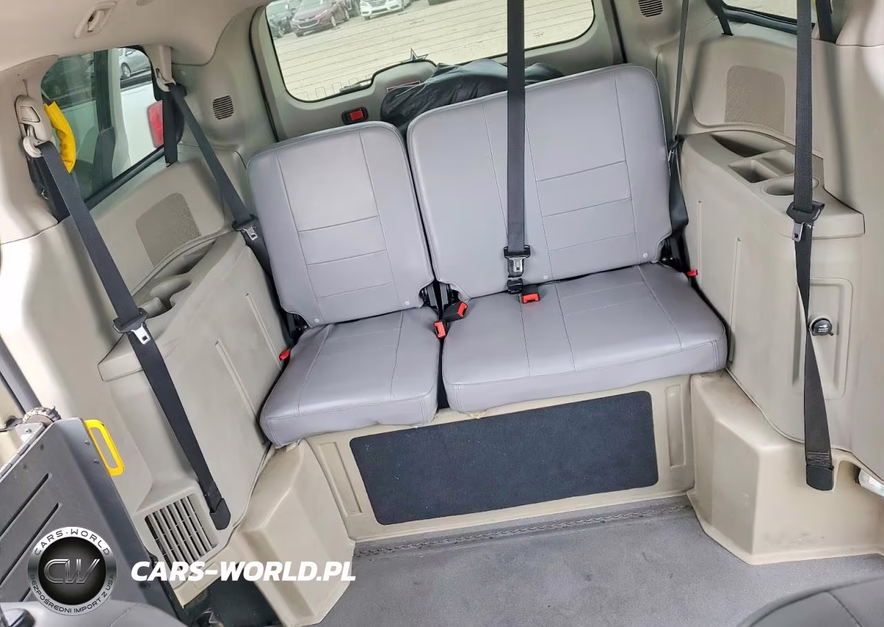 2011 Dodge Grand Caravan Express VIN:2D4RN4DG0BR770038 - 10