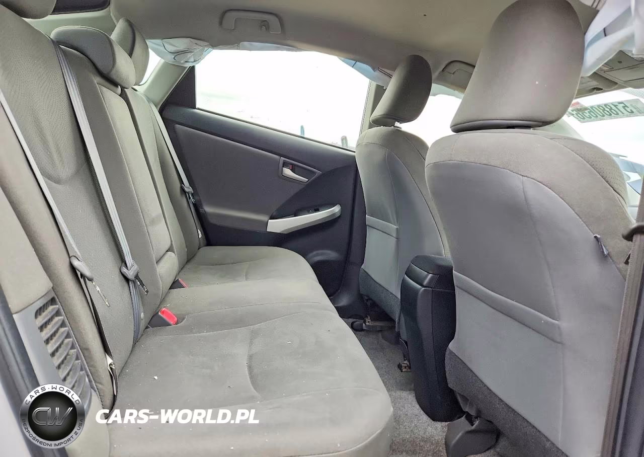 2014 Toyota Prius Three VIN:JTDKN3DU4E1807955 - 10