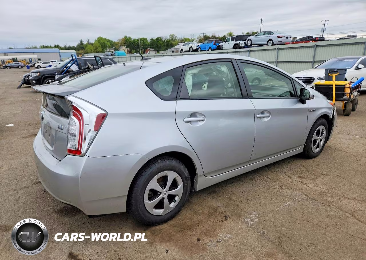 2014 Toyota Prius Three VIN:JTDKN3DU4E1807955 - 3