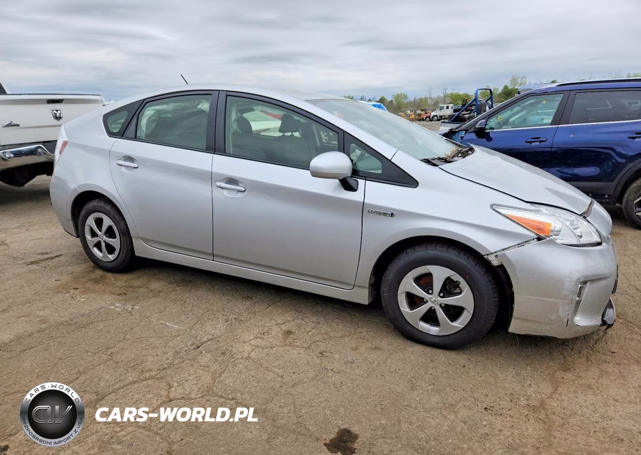 2014 Toyota Prius Three VIN:JTDKN3DU4E1807955 - 4