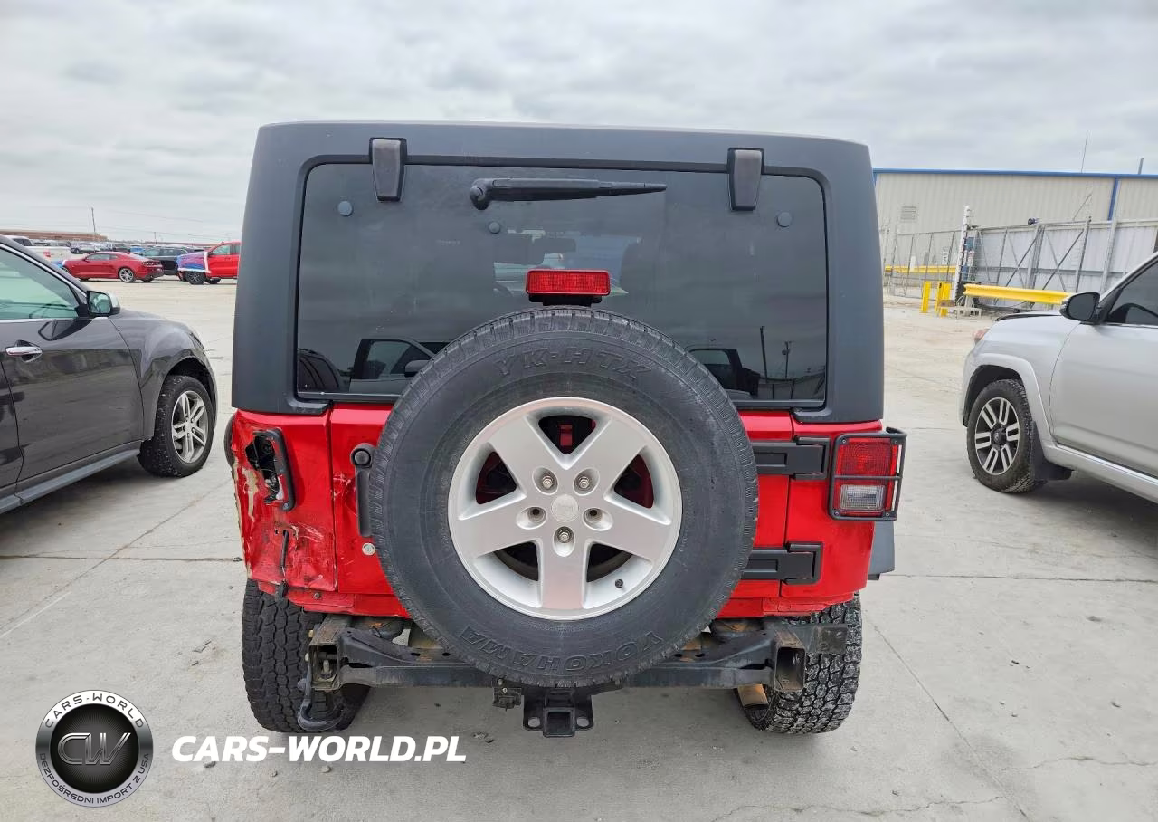 2014 Jeep Wrangler Unlimited Sport VIN:1C4BJWDG8EL198221 - 6
