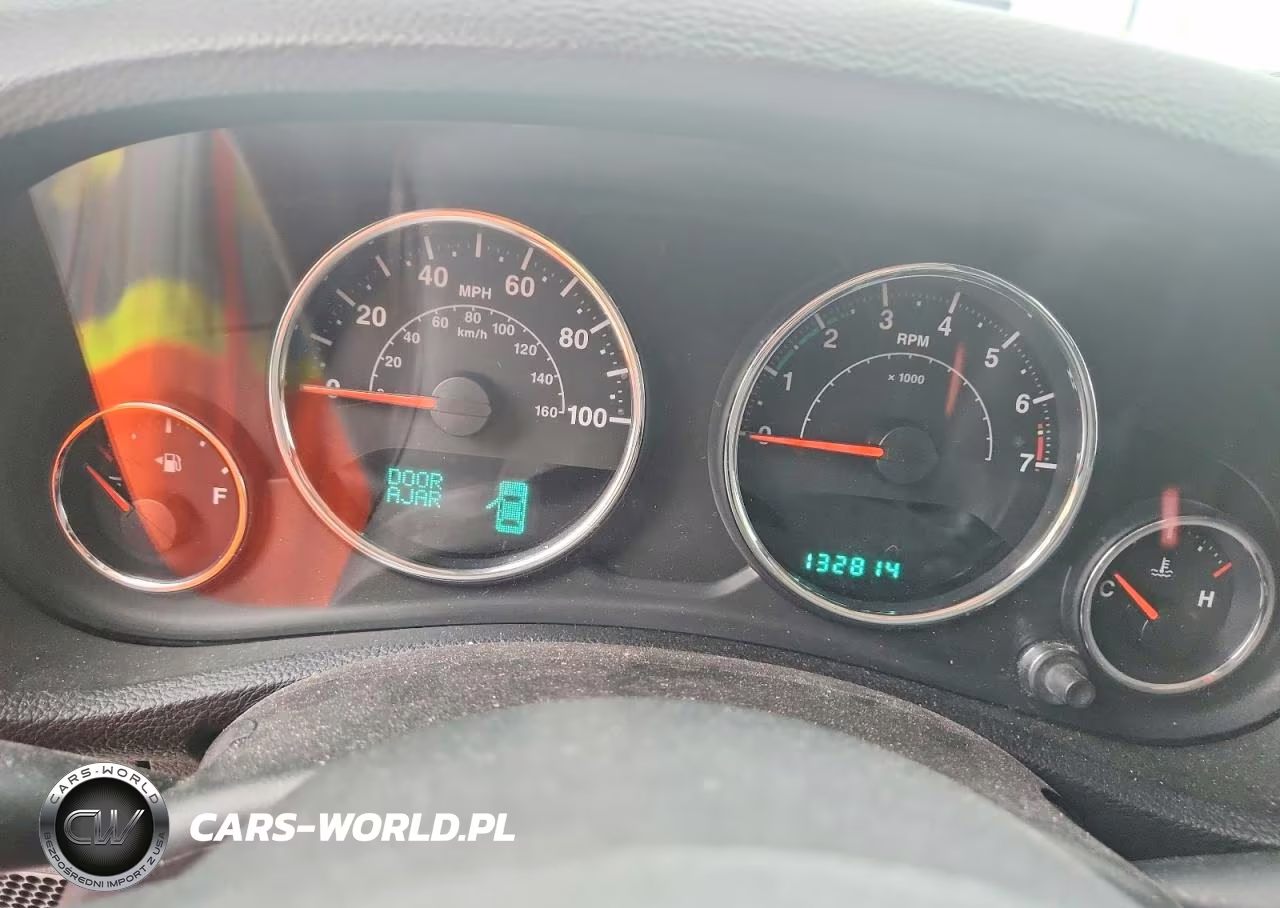 2014 Jeep Wrangler Unlimited Sport VIN:1C4BJWDG8EL198221 - 9