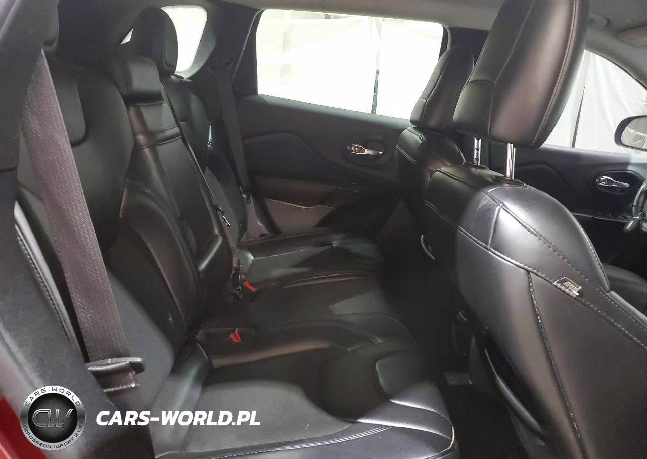2019 Jeep Cherokee Latitude Plus VIN:1C4PJLLX6KD344191 - 10