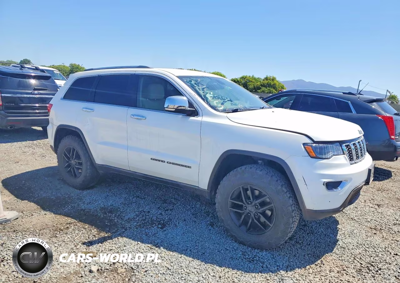 2017 Jeep Grand Cherokee Laredo VIN:1C4RJEAG2HC605628 - 4