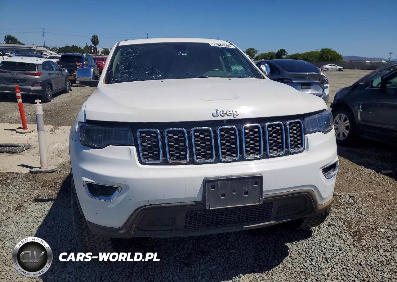 2017 Jeep Grand Cherokee Laredo VIN:1C4RJEAG2HC605628 - 5