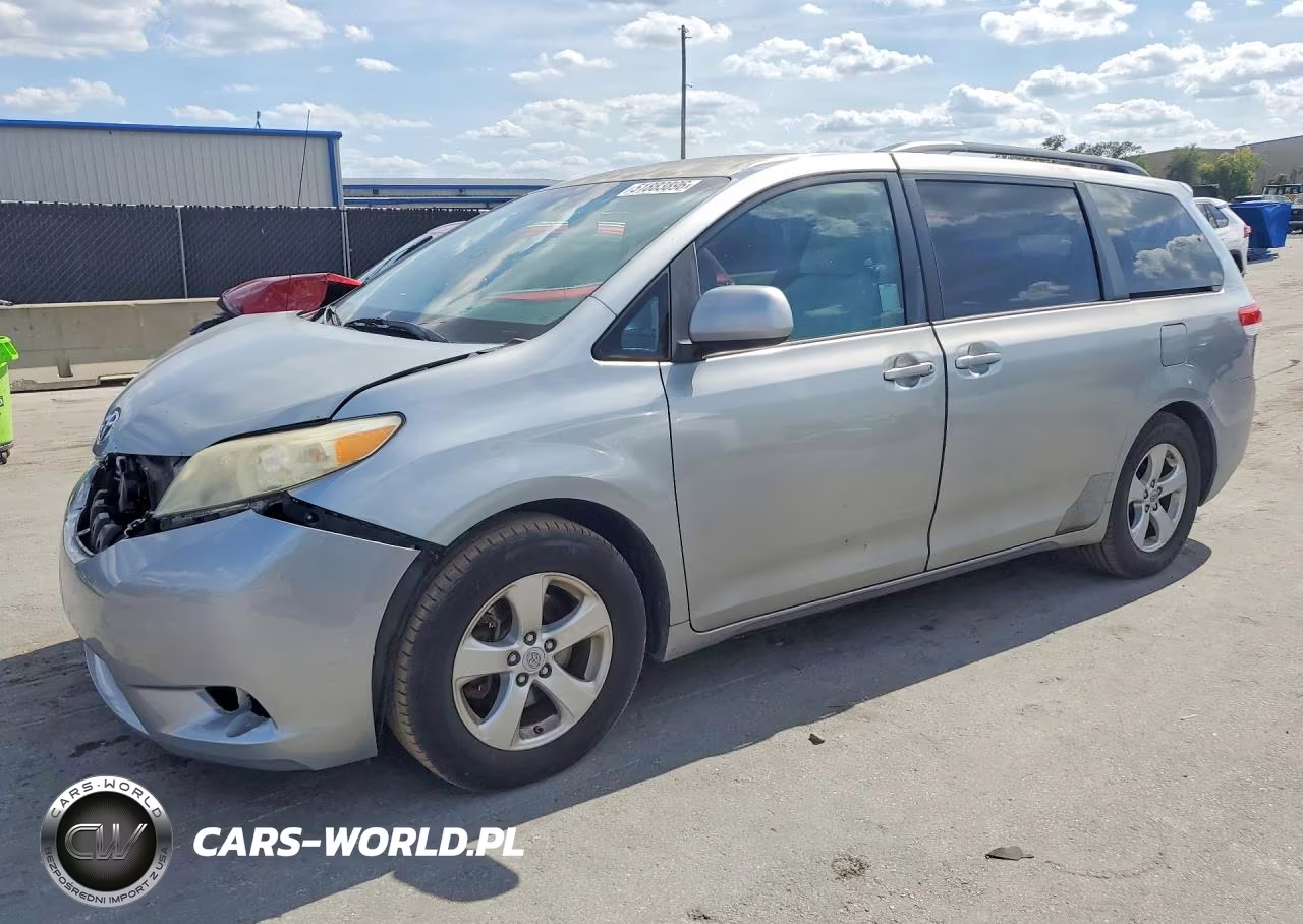 2011 Toyota Sienna Le