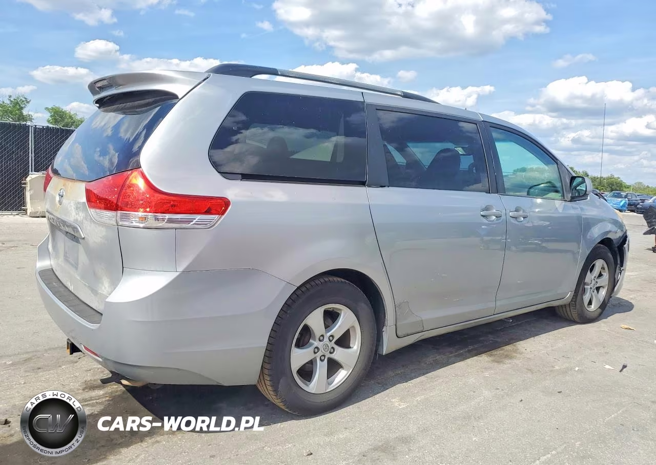 2011 Toyota Sienna Le VIN:5TDKK3DC9BS059234 - 3