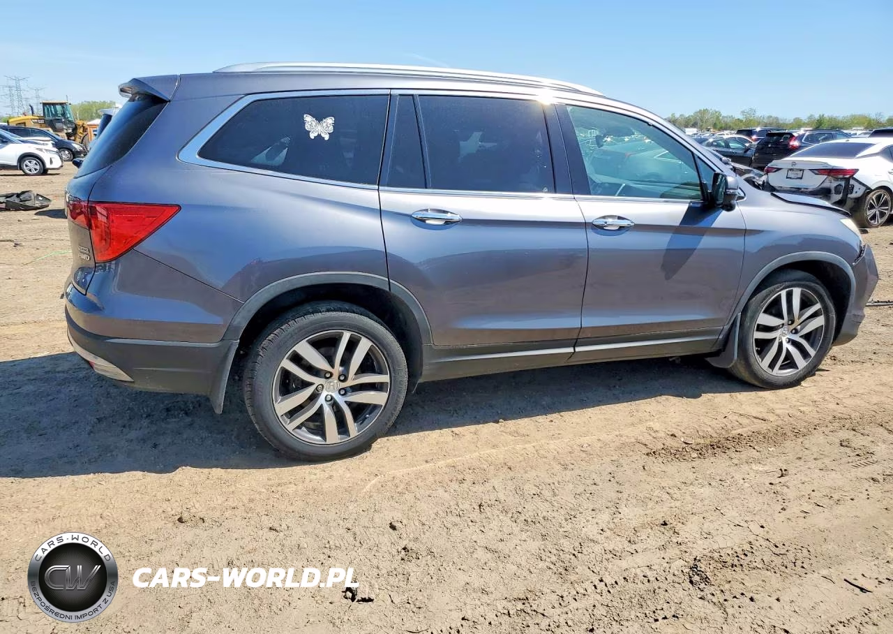 2018 Honda Pilot Touring VIN:5FNYF6H96JB064215 - 3