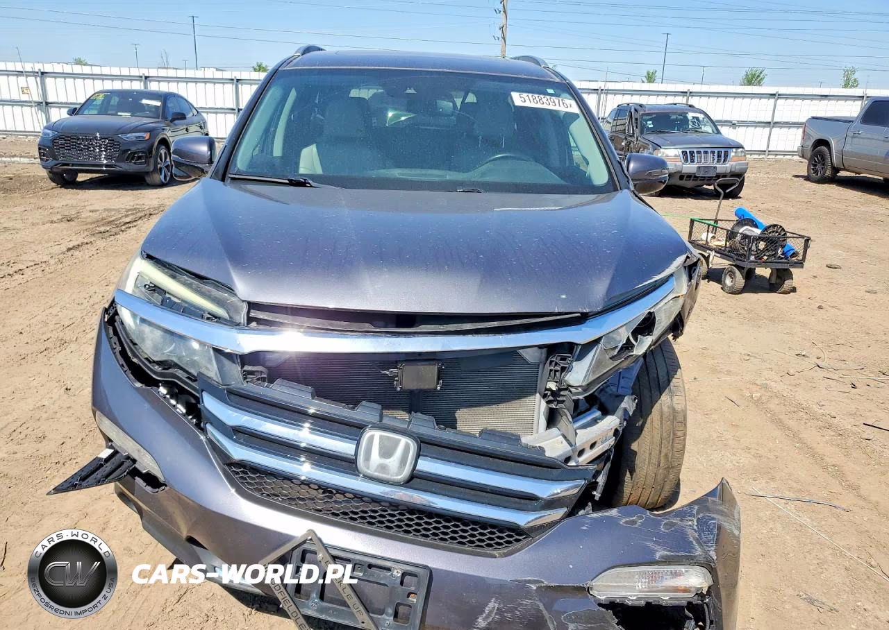 2018 Honda Pilot Touring VIN:5FNYF6H96JB064215 - 5