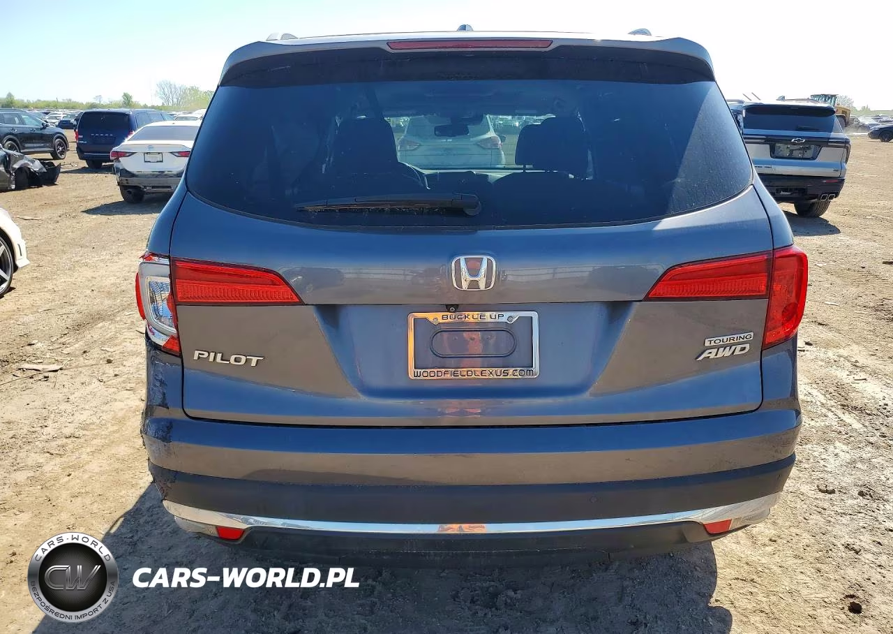 2018 Honda Pilot Touring VIN:5FNYF6H96JB064215 - 6