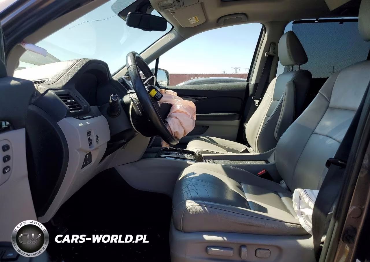 2018 Honda Pilot Touring VIN:5FNYF6H96JB064215 - 7