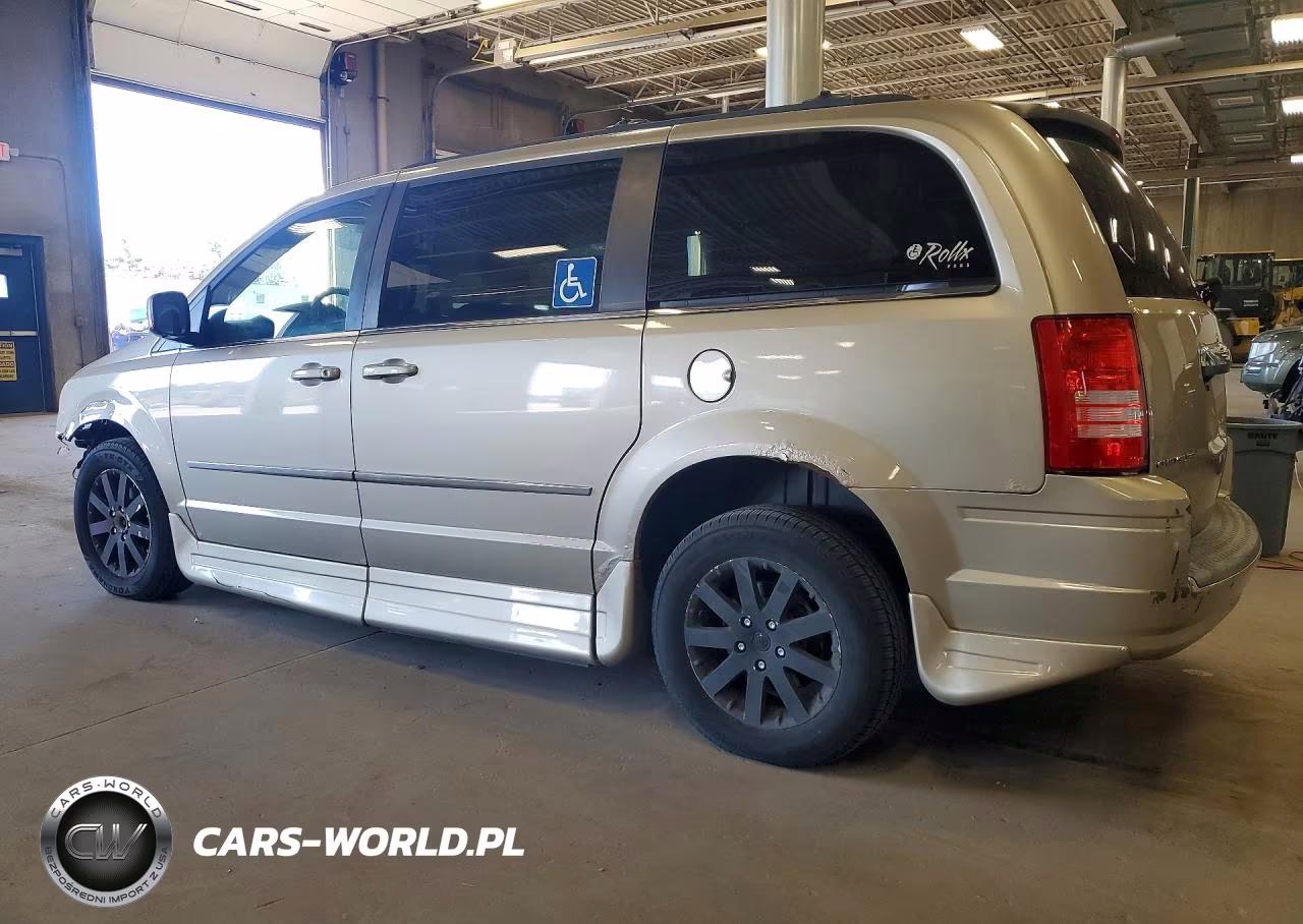 2009 Chrysler Town & Country Touring VIN:2A8HR54169R618718 - 2