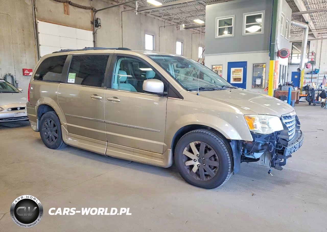 2009 Chrysler Town & Country Touring VIN:2A8HR54169R618718 - 4