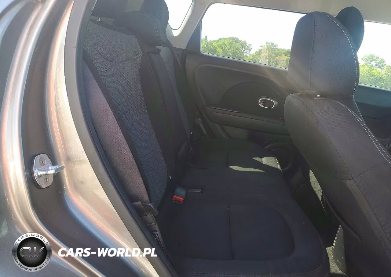 2018 Kia Soul + VIN:KNDJP3A58J7604173 - 11