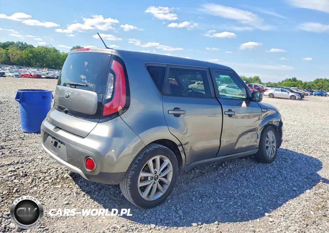 2018 Kia Soul + VIN:KNDJP3A58J7604173 - 3