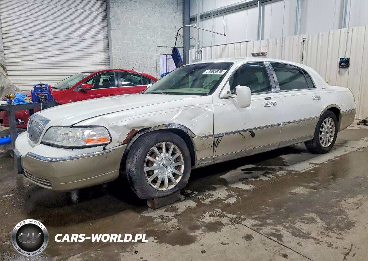 2006 Lincoln Town Car Signature