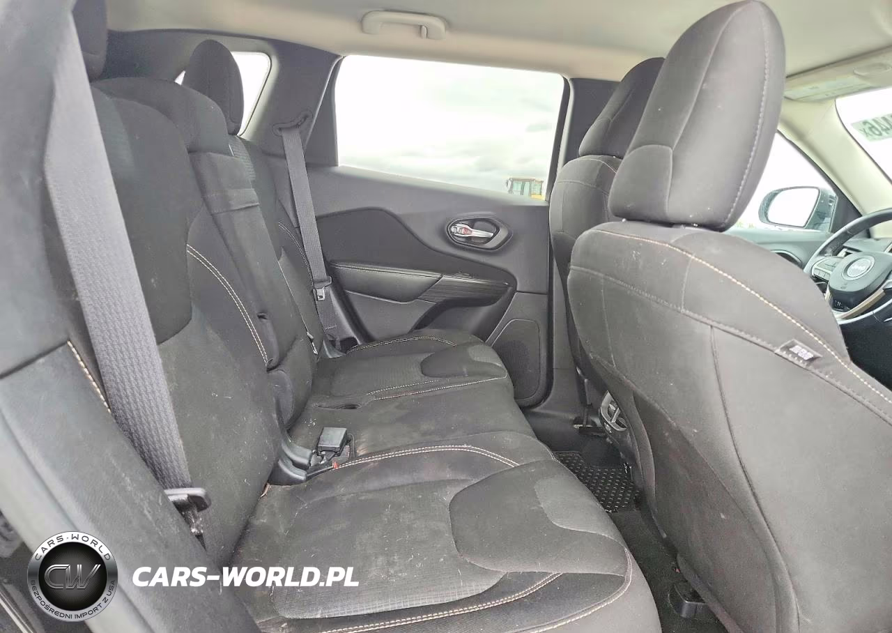 2015 Jeep Cherokee Latitude VIN:1C4PJMCB7FW789575 - 11