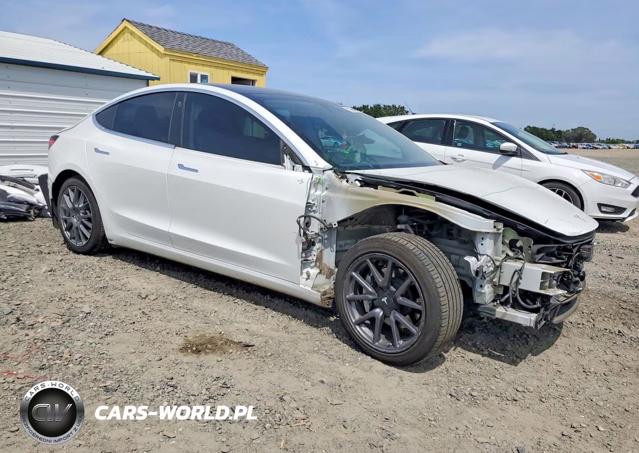 2018 Tesla Model 3 VIN:5YJ3E1EA3JF005637 - 4