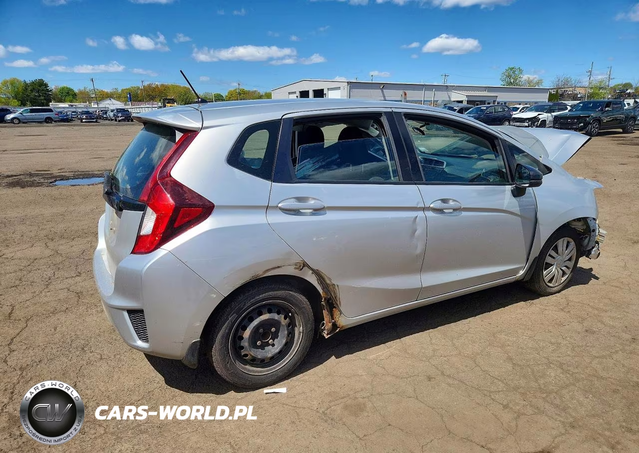 2015 Honda Fit Lx VIN:3HGGK5G5XFM764212 - 3