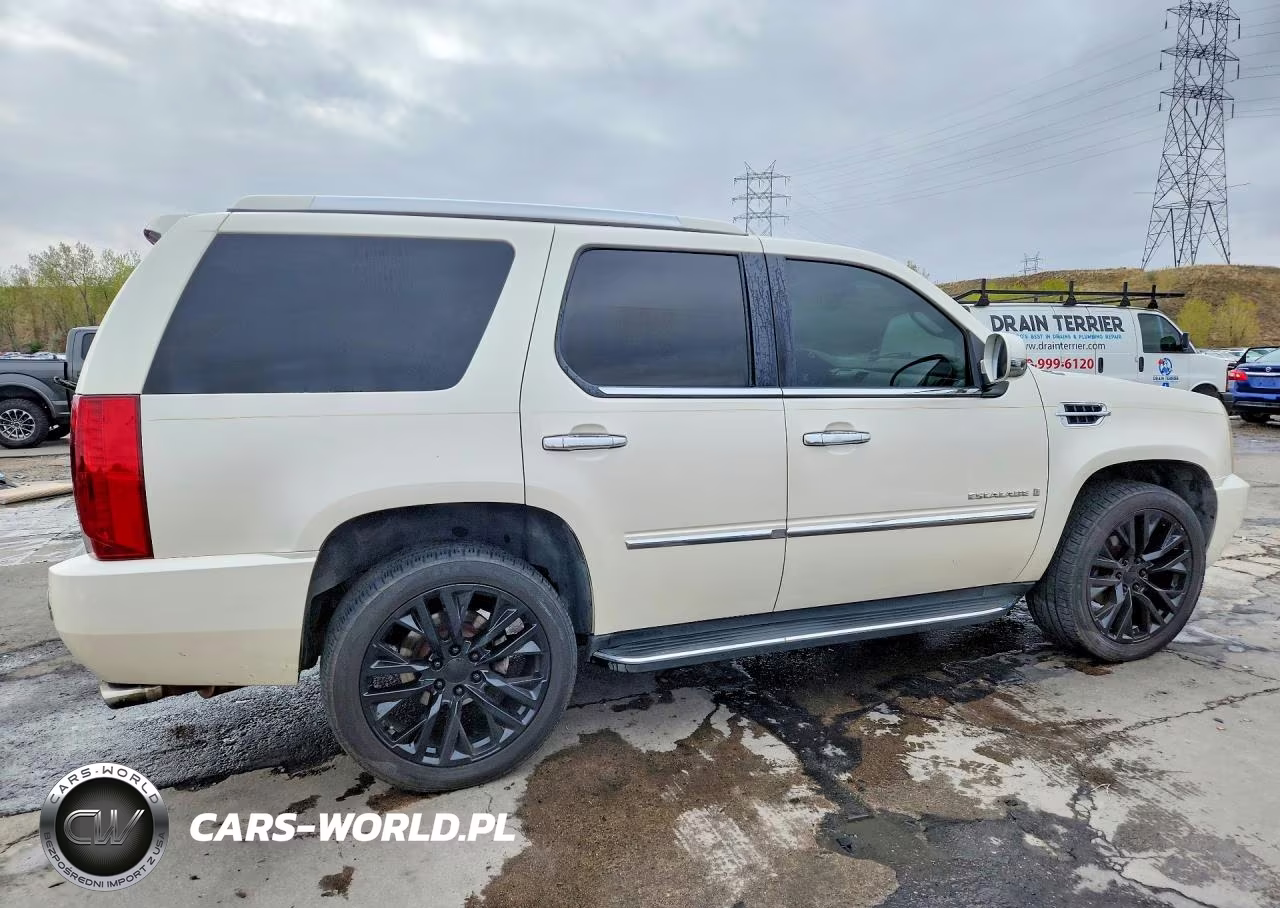 2007 Cadillac Escalade Luxury VIN:1GYFK63887R164735 - 3
