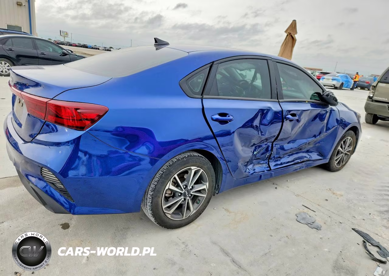 2023 Kia Forte Lxs VIN:3KPF24AD4PE599886 - 3