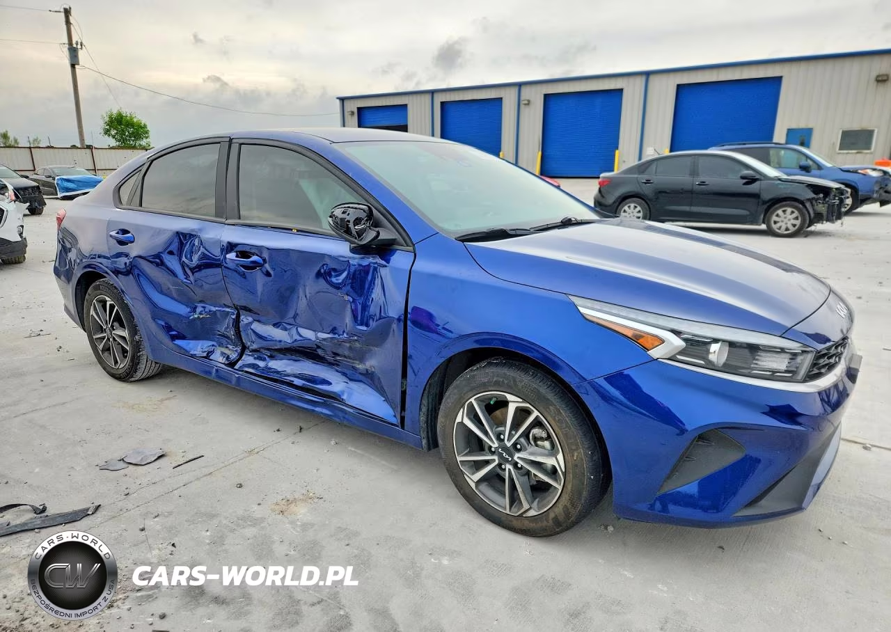2023 Kia Forte Lxs VIN:3KPF24AD4PE599886 - 4