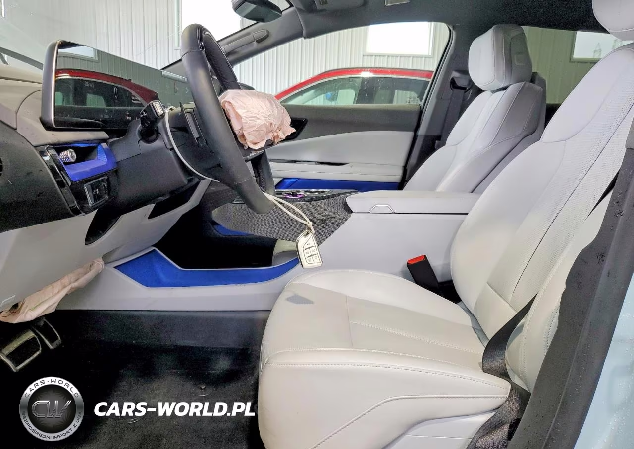 2025 Cadillac Optiq Sport VIN:3GYK3GMR7SS220176 - 7