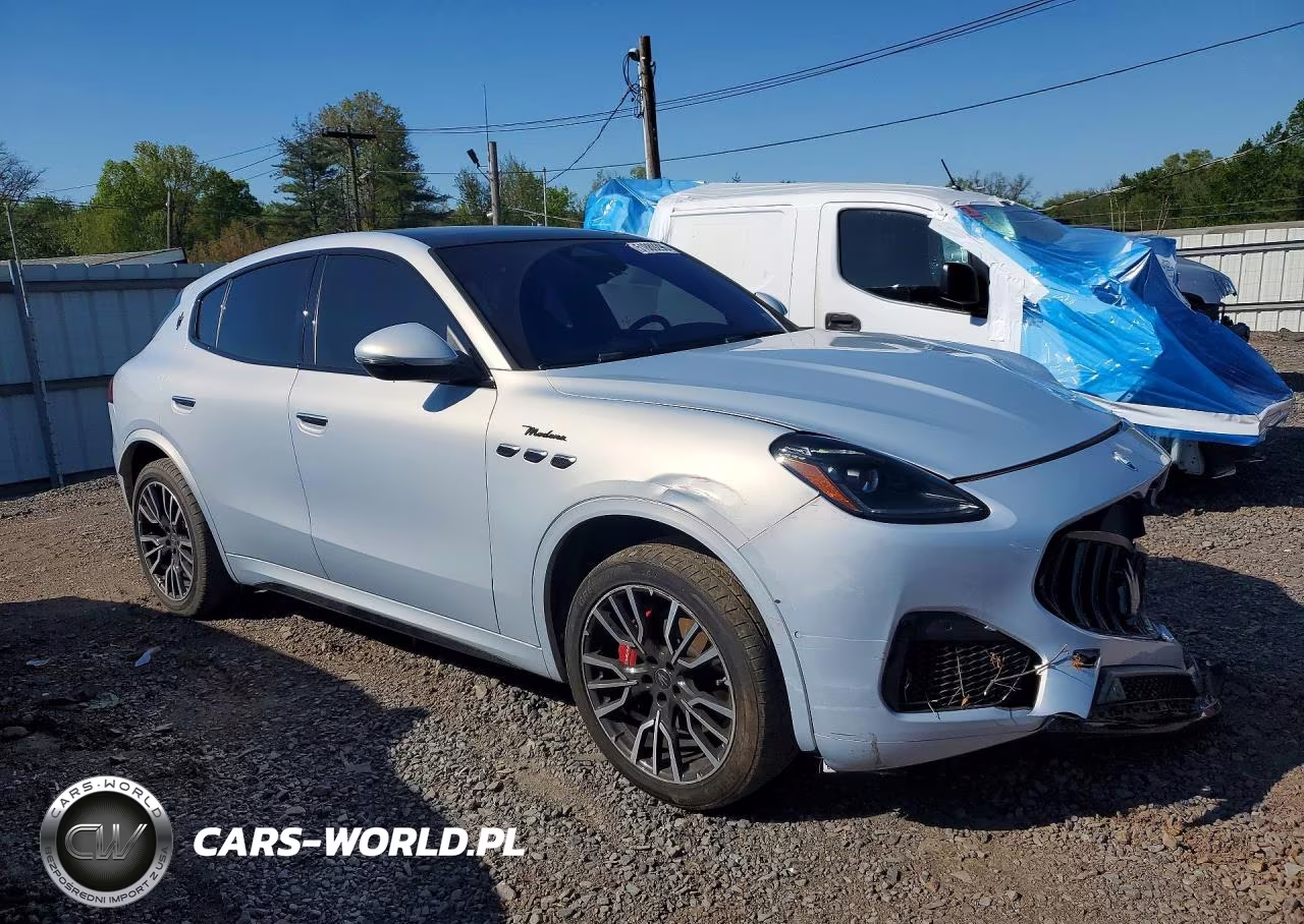 2023 Maserati Grecale Modena VIN:ZN682AVM7P7422443 - 4