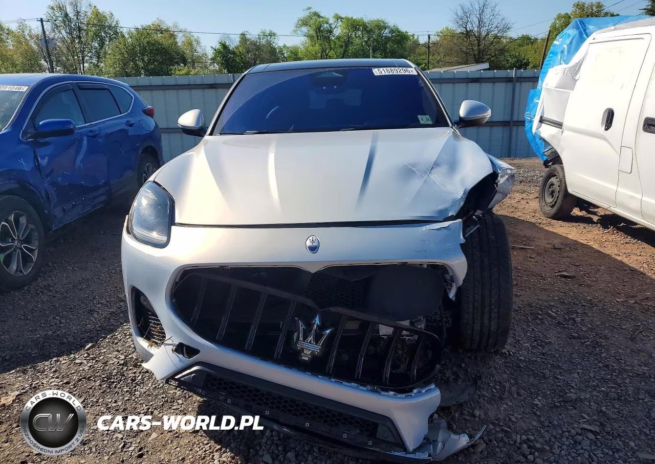 2023 Maserati Grecale Modena VIN:ZN682AVM7P7422443 - 5