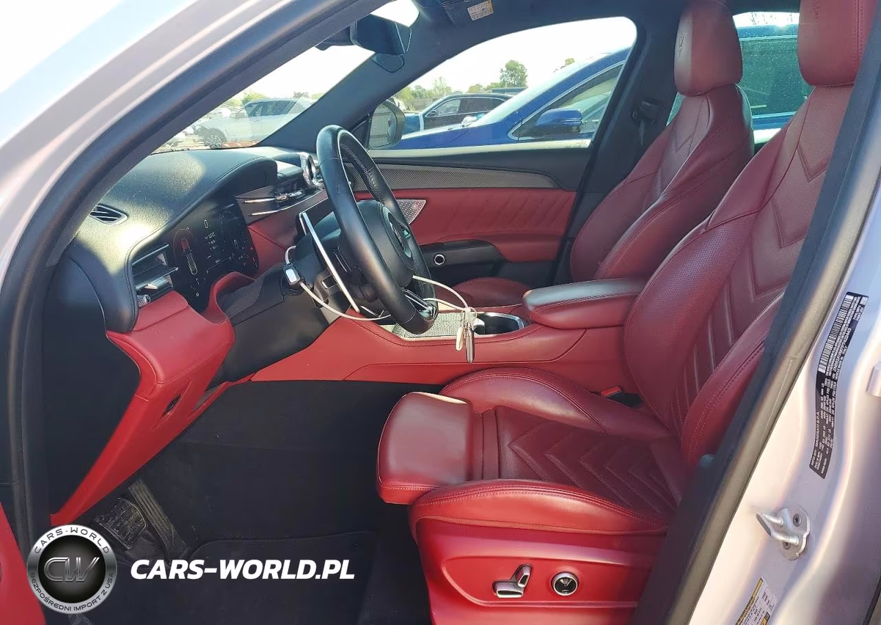 2023 Maserati Grecale Modena VIN:ZN682AVM7P7422443 - 7