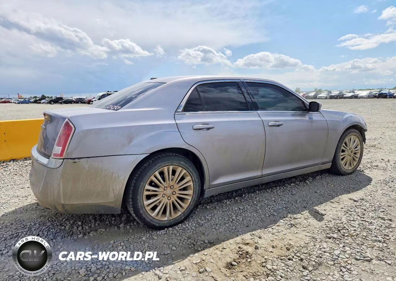 2014 Chrysler 300 VIN:2C3CCARG3EH120439 - 3