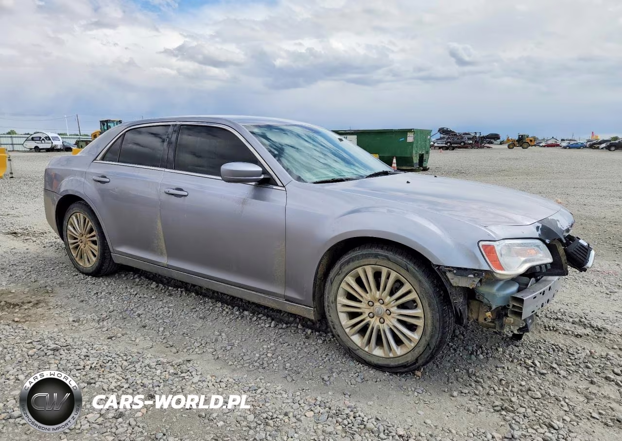 2014 Chrysler 300 VIN:2C3CCARG3EH120439 - 4
