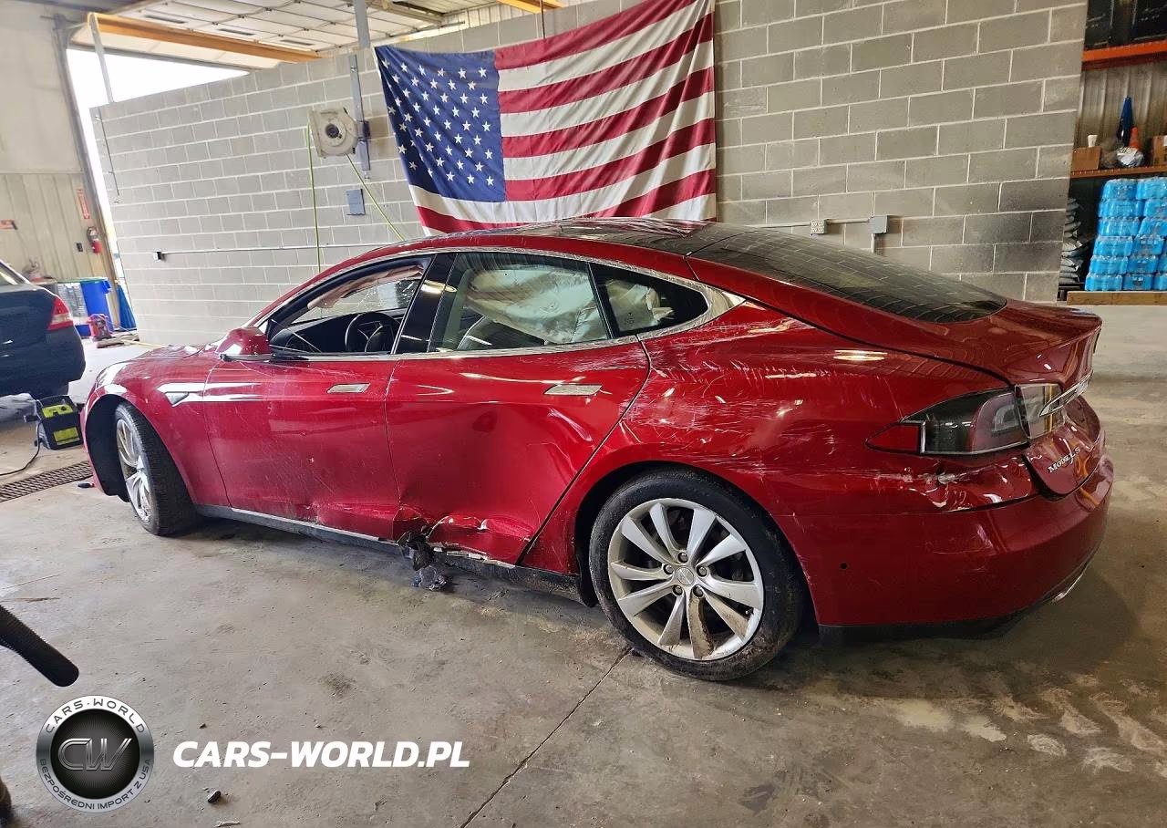 2015 Tesla Model S VIN:5YJSA1E22FF114758 - 2
