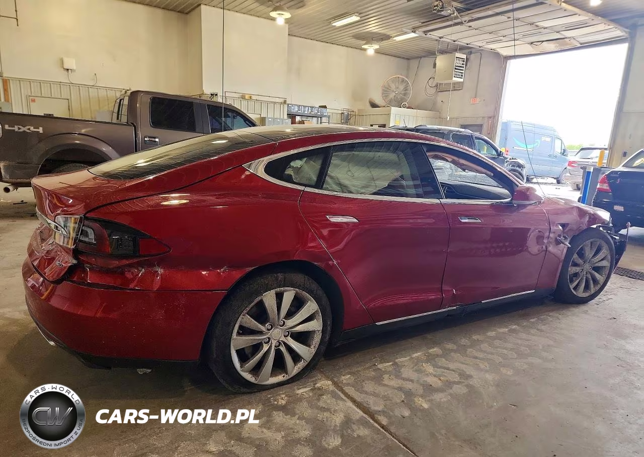 2015 Tesla Model S VIN:5YJSA1E22FF114758 - 3