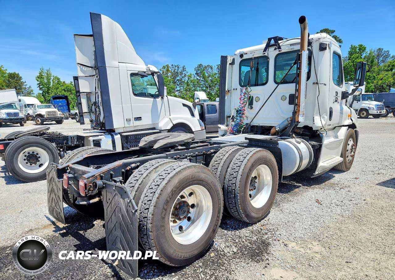 2014 Freightliner Cascadia Semi Truck VIN:3AKJGBDV8ESFZ2108 - 4
