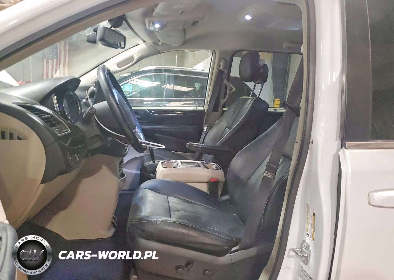 2016 Chrysler Town & Country Touring L VIN:2C4RC1CG0GR240419 - 7