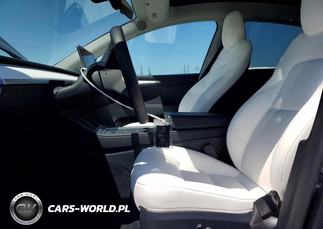 2023 Tesla Model Y VIN:7SAYGDED6PF956339 - 7