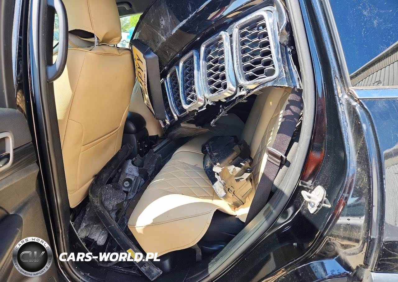 2019 Jeep Grand Cherokee Laredo VIN:1C4RJFAGXKC826343 - 11