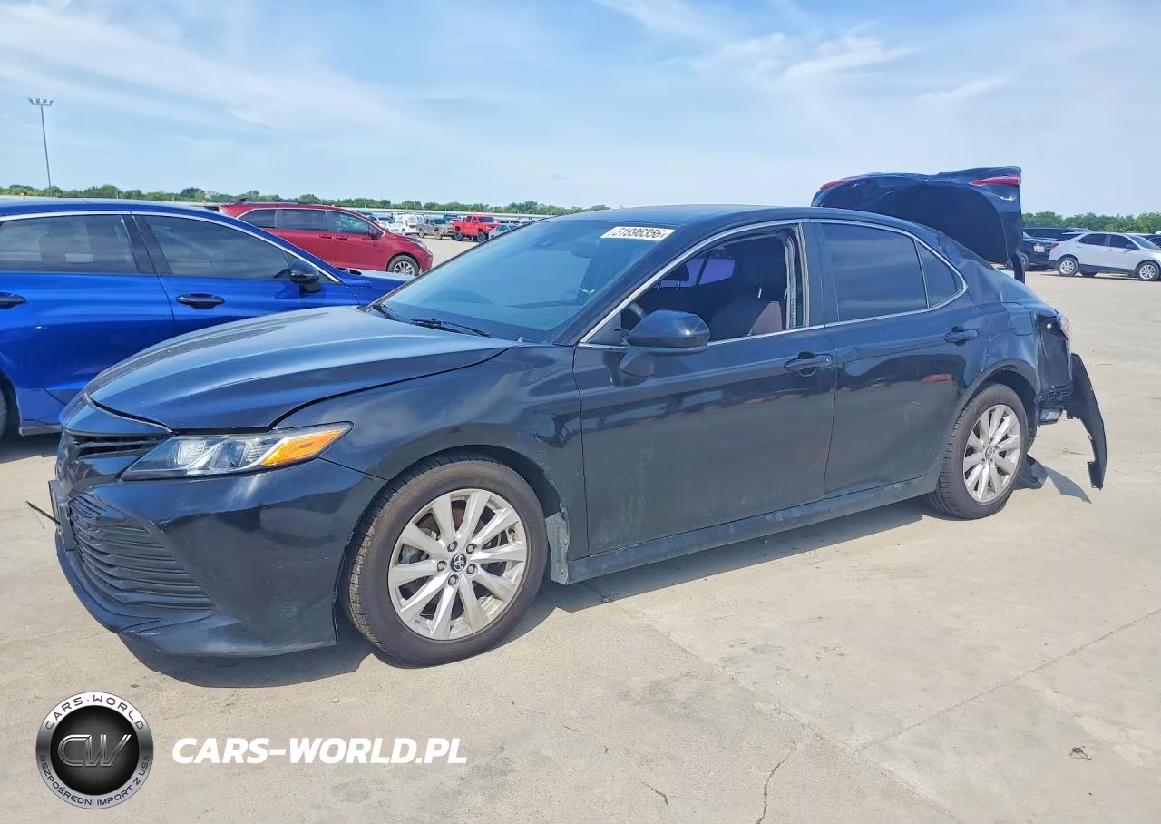2020 Toyota Camry Le – zdjęcie 1 z 12